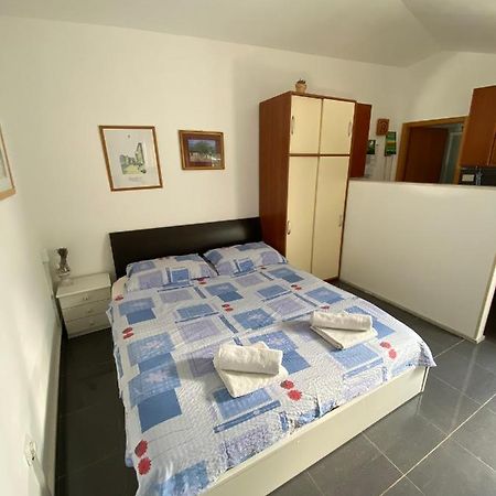 Apartmani Sara Omišalj Esterno foto