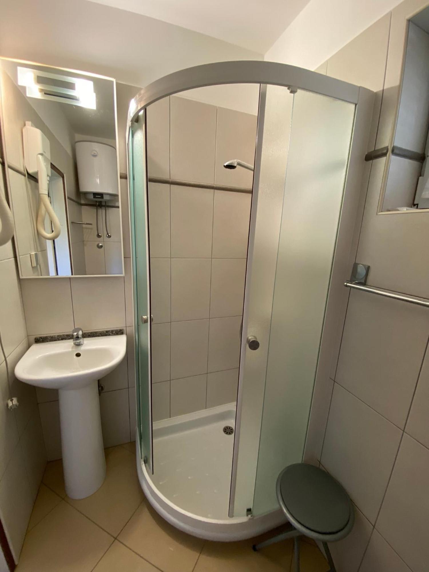 Apartmani Sara Omišalj Esterno foto