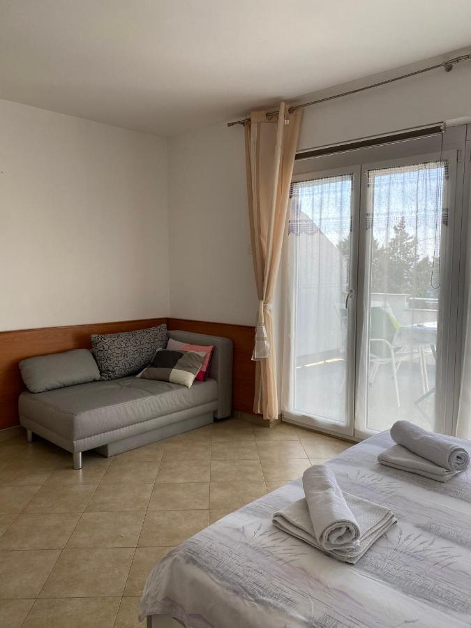 Apartmani Sara Omišalj Esterno foto