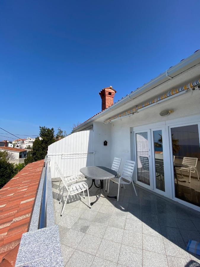 Apartmani Sara Omišalj Esterno foto