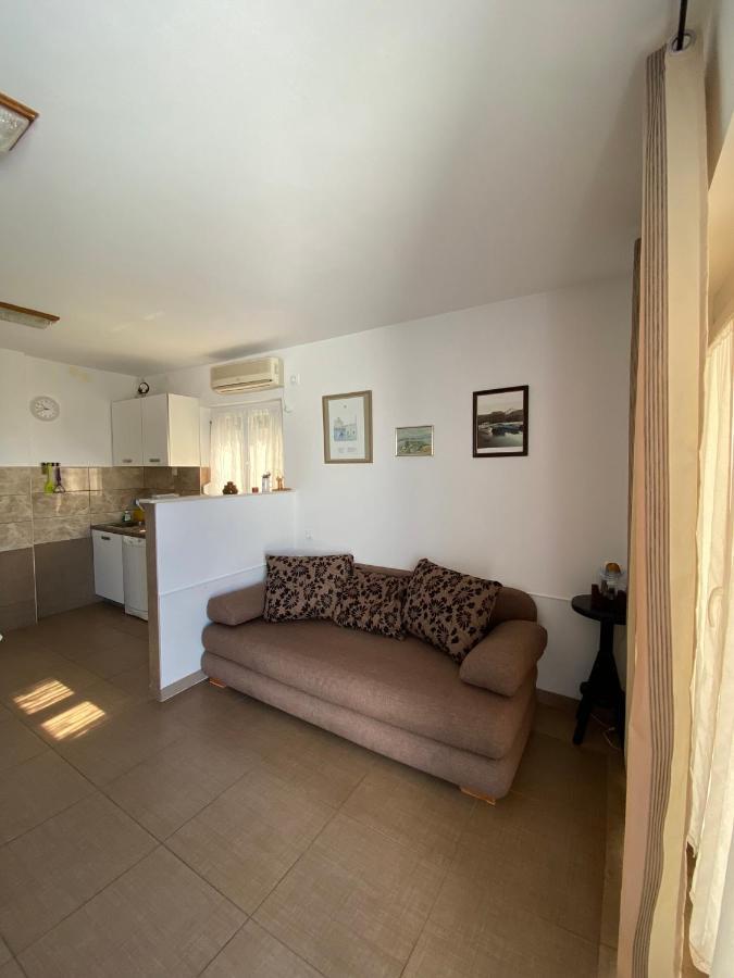 Apartmani Sara Omišalj Esterno foto
