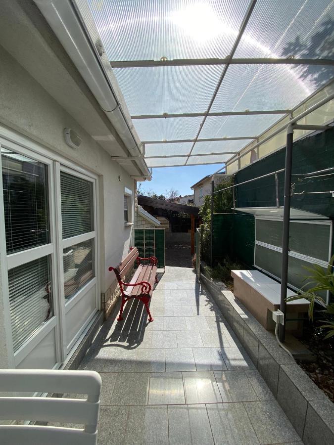Apartmani Sara Omišalj Esterno foto