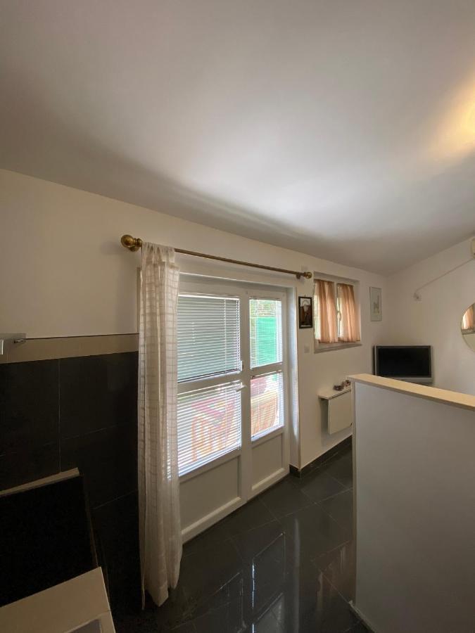 Apartmani Sara Omišalj Esterno foto